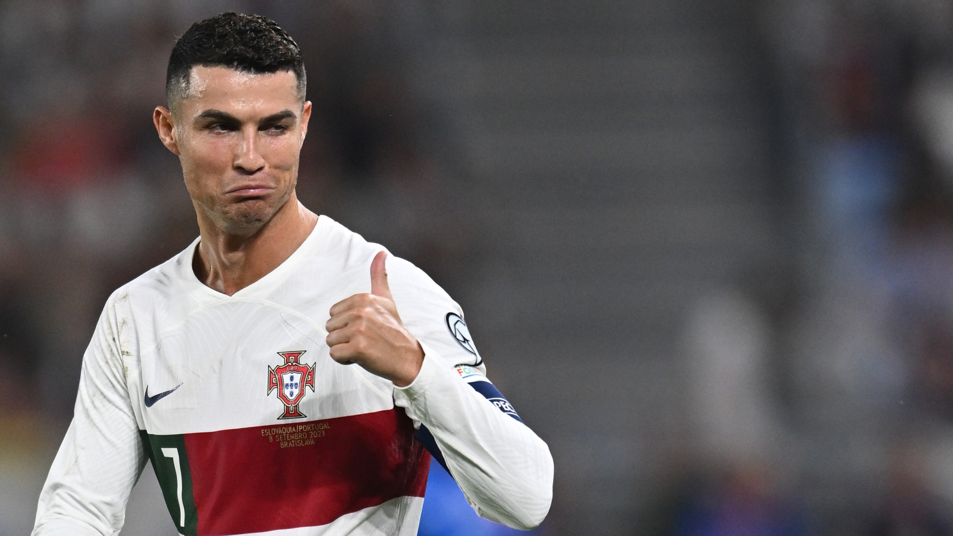 Cristiano Ronaldo é o futebolista mais bem pago do mundo uma