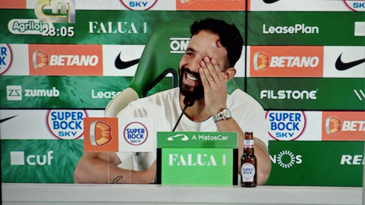  Ruben Amorim and Viktor Gyokeres celebrate a goal for Sporting Lisbon during a match.