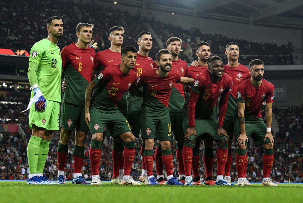 A possível camisola principal de Portugal para o EURO 2024 Futebol