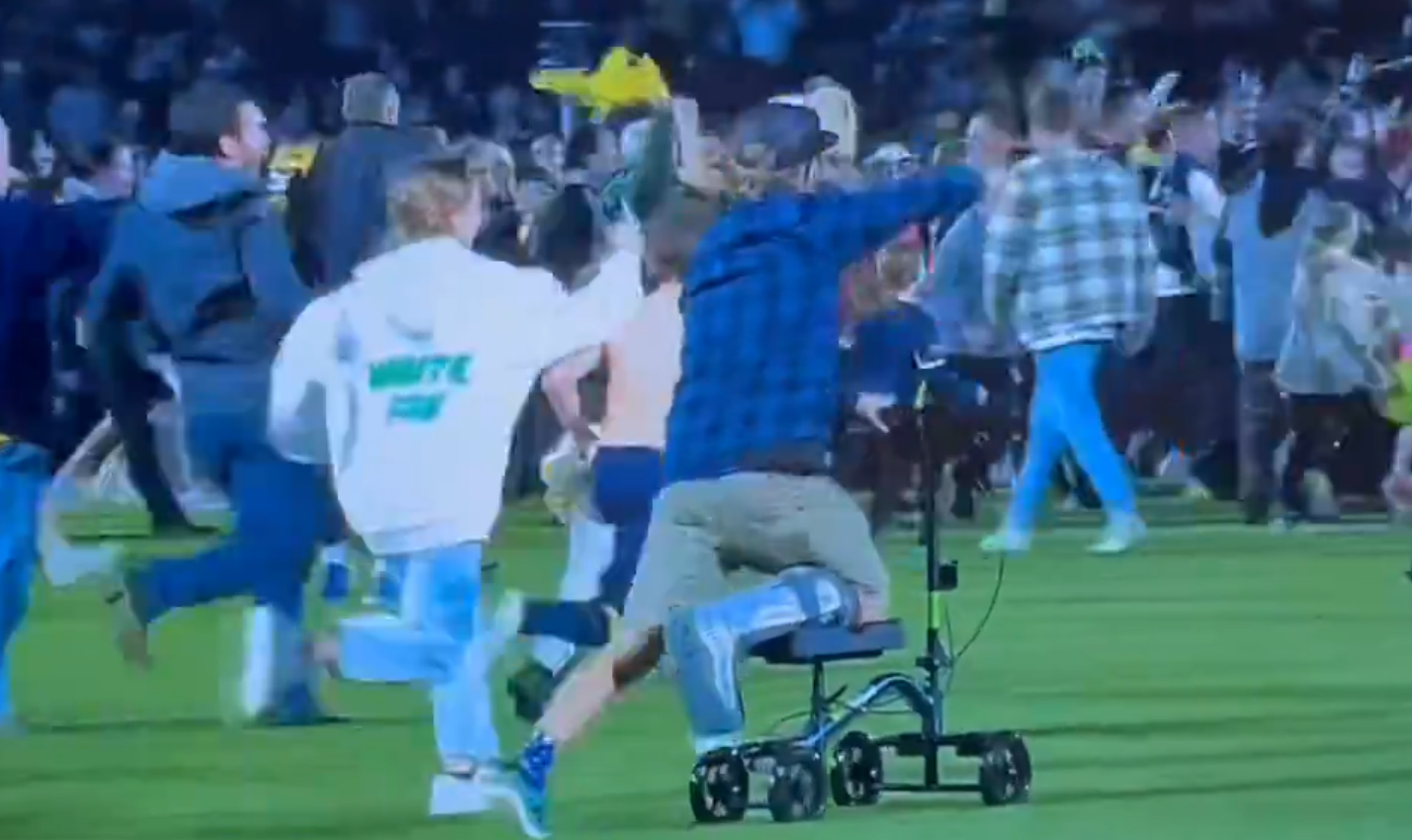 (VÍDEO) Adepto do Central Coast Mariners tornou-se viral por invadir o ...