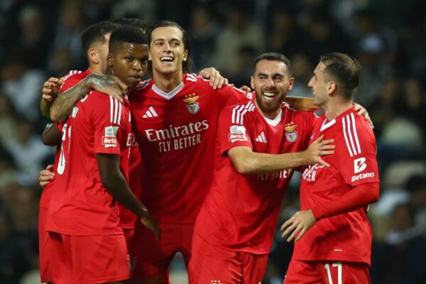 Kokçu e equipa do Benfica